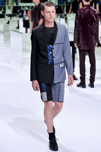 Look 43